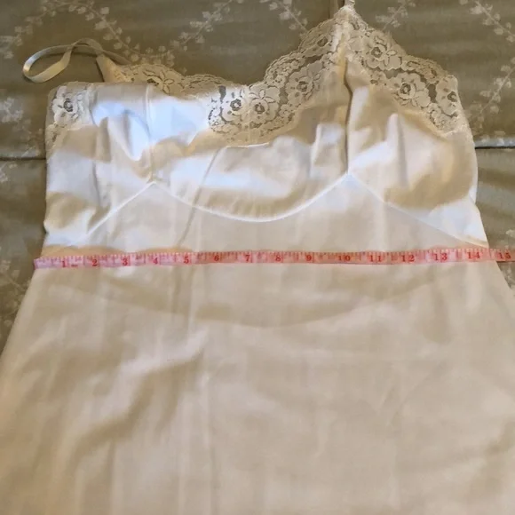 Vintage Vanity Fair Creamy White Slip       Size 34 - Picture 8 of 13